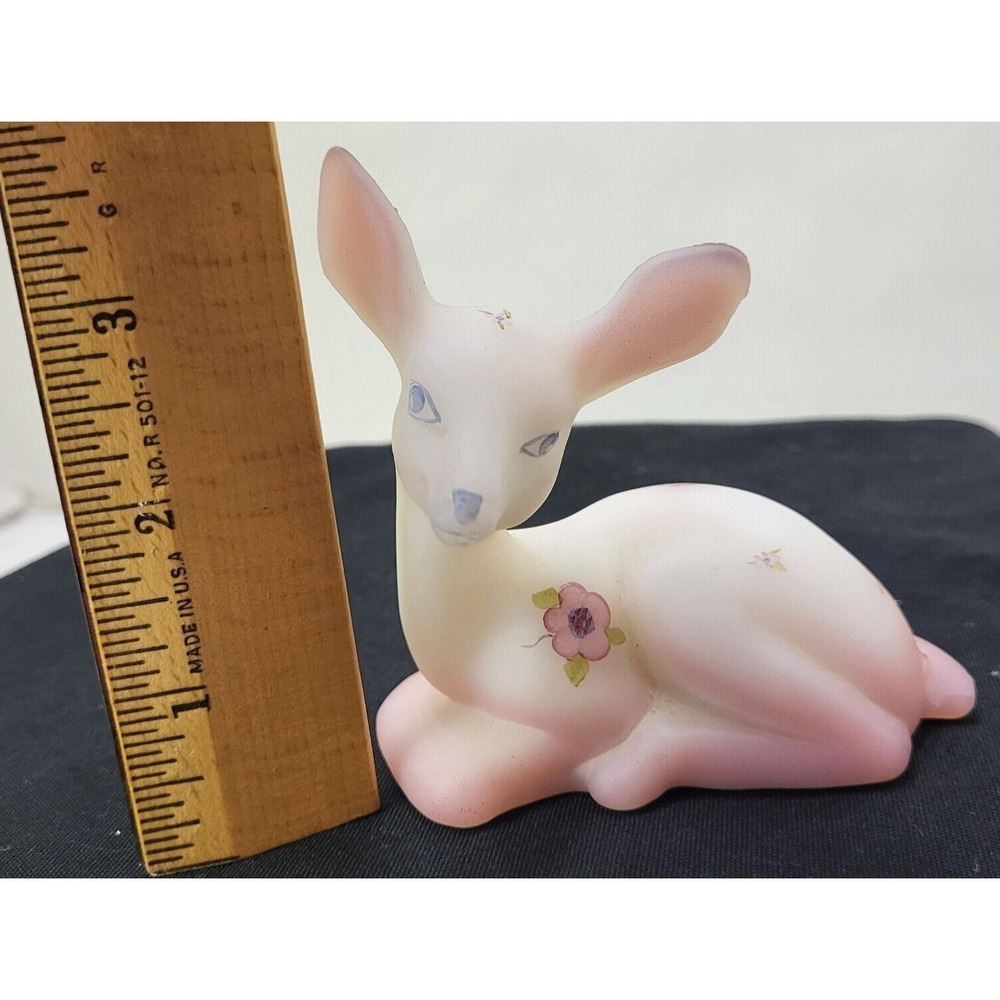 Fenton Burmese Laying Pink Deer Hand Painted Berries & Blossoms Signed Vintage - Picture 8 of 8